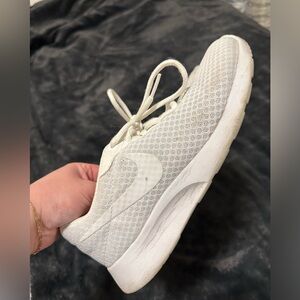 Nike Tanjun White Sneakers Size 8.5